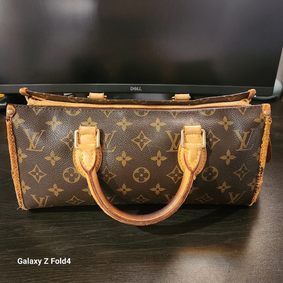 Authentic Louis Vuitton Popincourt Monogram Hand Bag - Picture 10 of 16